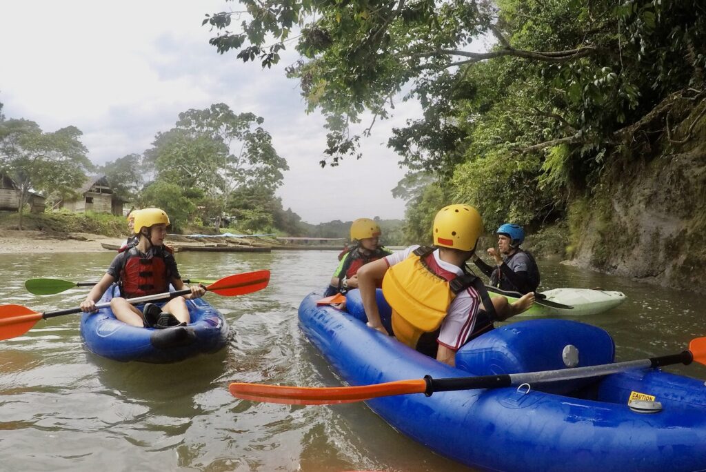 Kayak Tena Amazonía Selva Ecuador Torrent Duck Tarabitas Tarabita